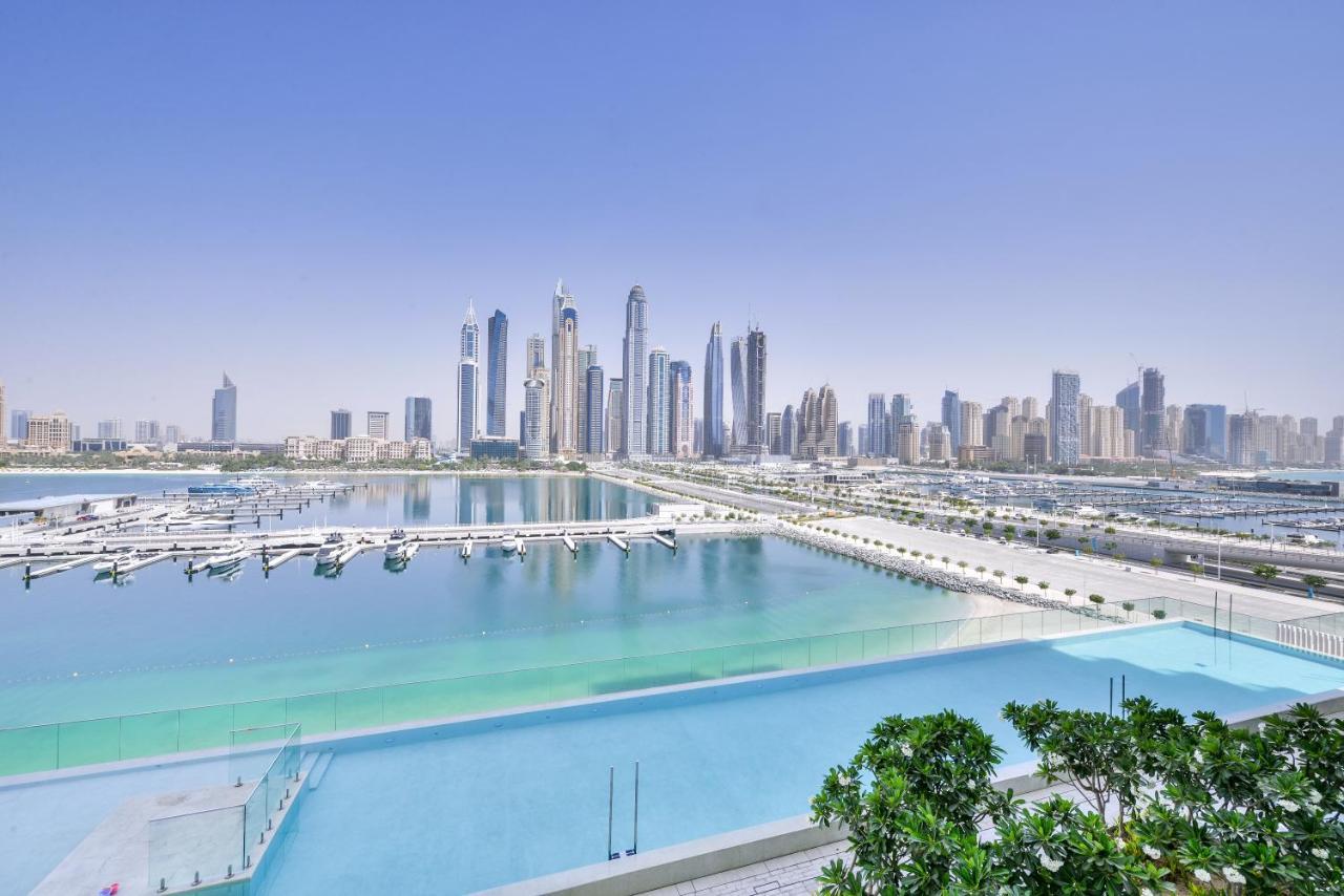 Ultra Luxury Emaar Beachfront - Private Beach And Pool Dubai Bagian luar foto